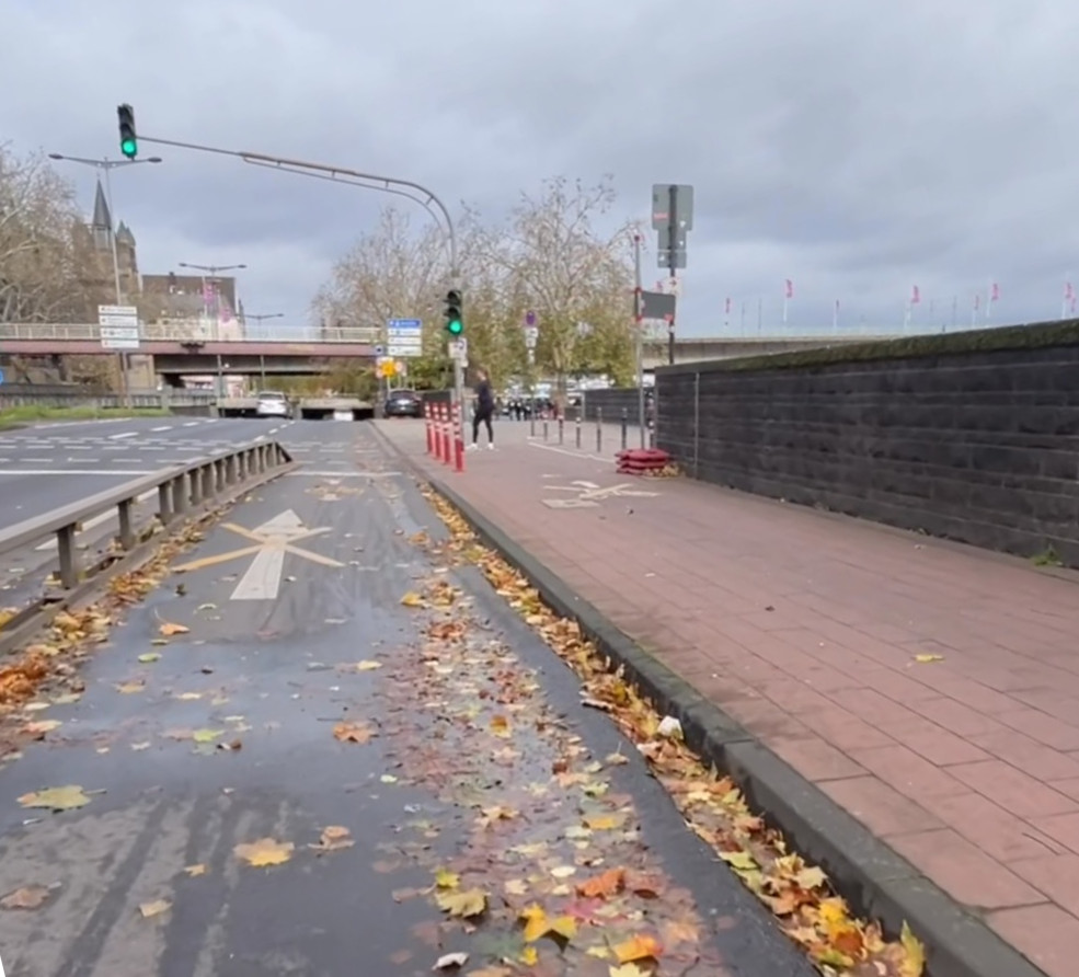 Sichere Radwege bauen, nicht abreißen – Pop-up-Radweg-Demo auf der Rheinuferstraße